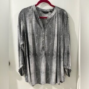 Investments Black & White Croc-Print V-Neck top, size 3X